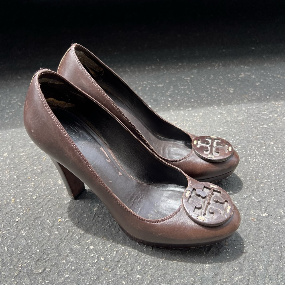 Tory Burch Betty Pump Brown Leather - Picture 5 of 11
